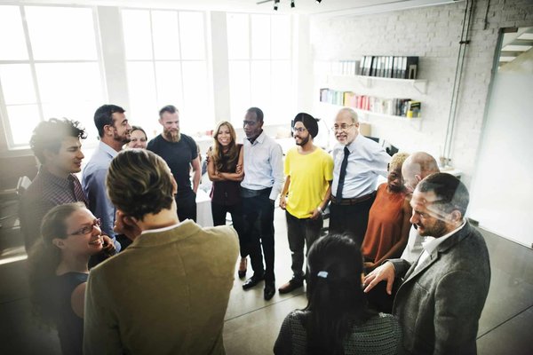 Quelles sont les meilleures pratiques pour gérer un projet artistique communautaire ?